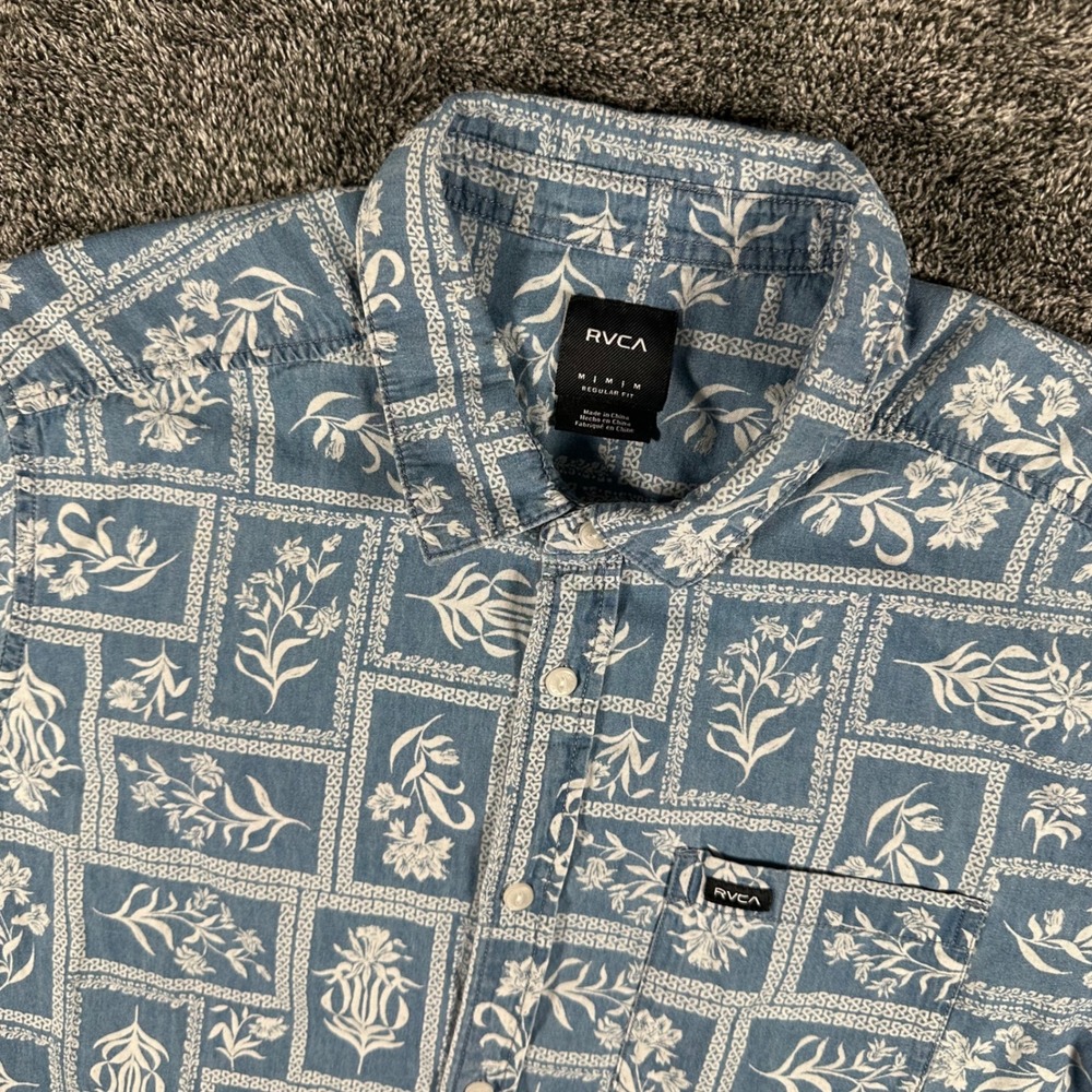 RVCA Shirt Mens Medium Blue Floral Tile Button Down Short Sleeve AOP